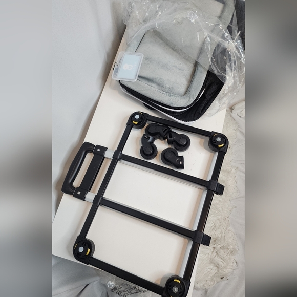 ‼️Airplane Approved Pet Carrier with Wheels‼️ - Picture 10 of 13